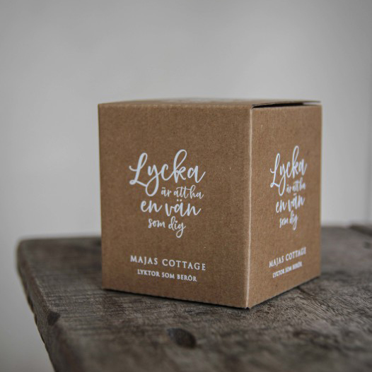 Ljuslykta Lycka är att ha en vän som dig, från Majas lyktor säljs till förmån för Barncancerfonden
